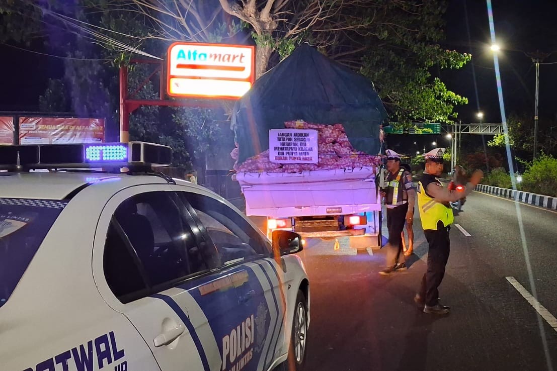 Satlantas Polres Lombok Barat Gelar Patroli Malam Demi Tertib Berlalu Lintas