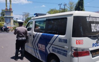 Satlantas Polres Lombok Barat Gelar Penling Kamseltibcar Lantas di Bundaran GMS