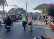 Polsek Kediri Intensifkan Pengaturan Lalu Lintas Pagi Demi Keselamatan Pengguna Jalan