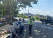 Satlantas Polres Lombok Barat Gelar Patroli Sore dan Bantu Siswi Korban Kecelakaan